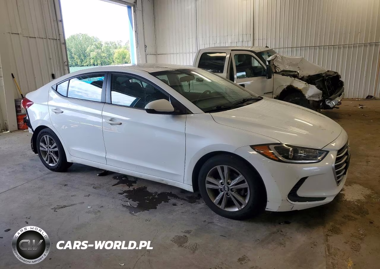 2018 Hyundai Elantra Sel VIN:5NPD84LF2JH382523 - 4