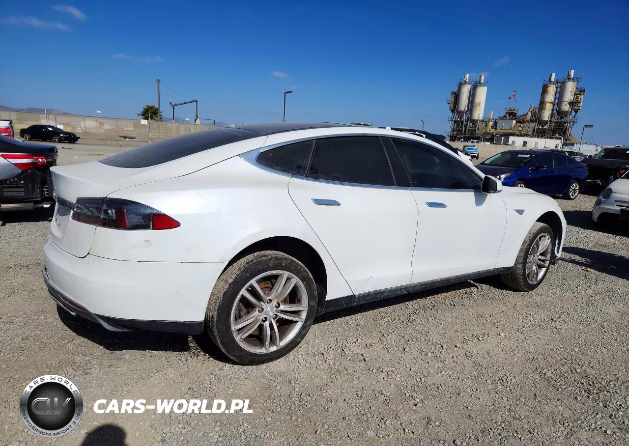 2013 Tesla Model S VIN:5YJSA1CN6DFP28030 - 3