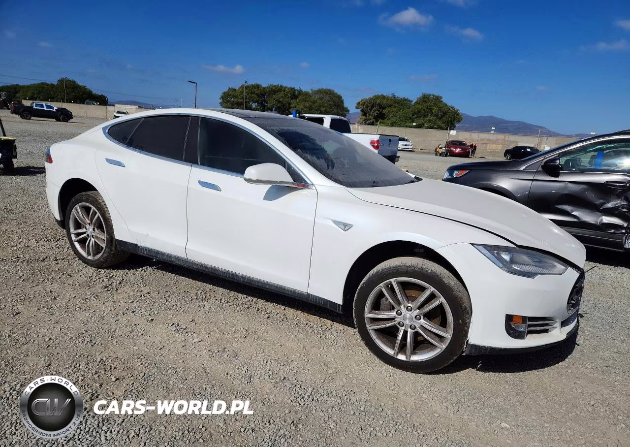2013 Tesla Model S VIN:5YJSA1CN6DFP28030 - 4