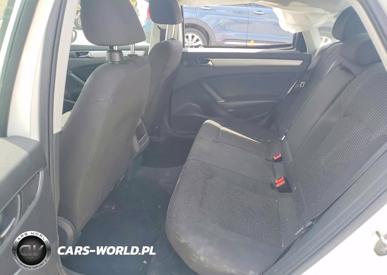 2018 Volkswagen Passat S VIN:1VWAA7A33JC051119 - 10