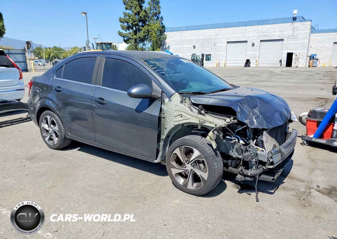 2018 Chevrolet Sonic Premier VIN:1G1JF5SB7J4104003 - 4