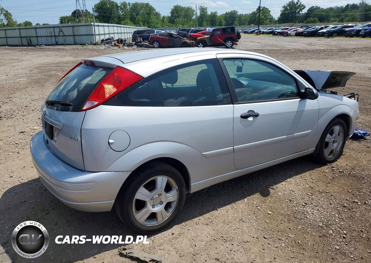 2005 Ford Focus Zx3 VIN:3FAFP31N85R136696 - 3