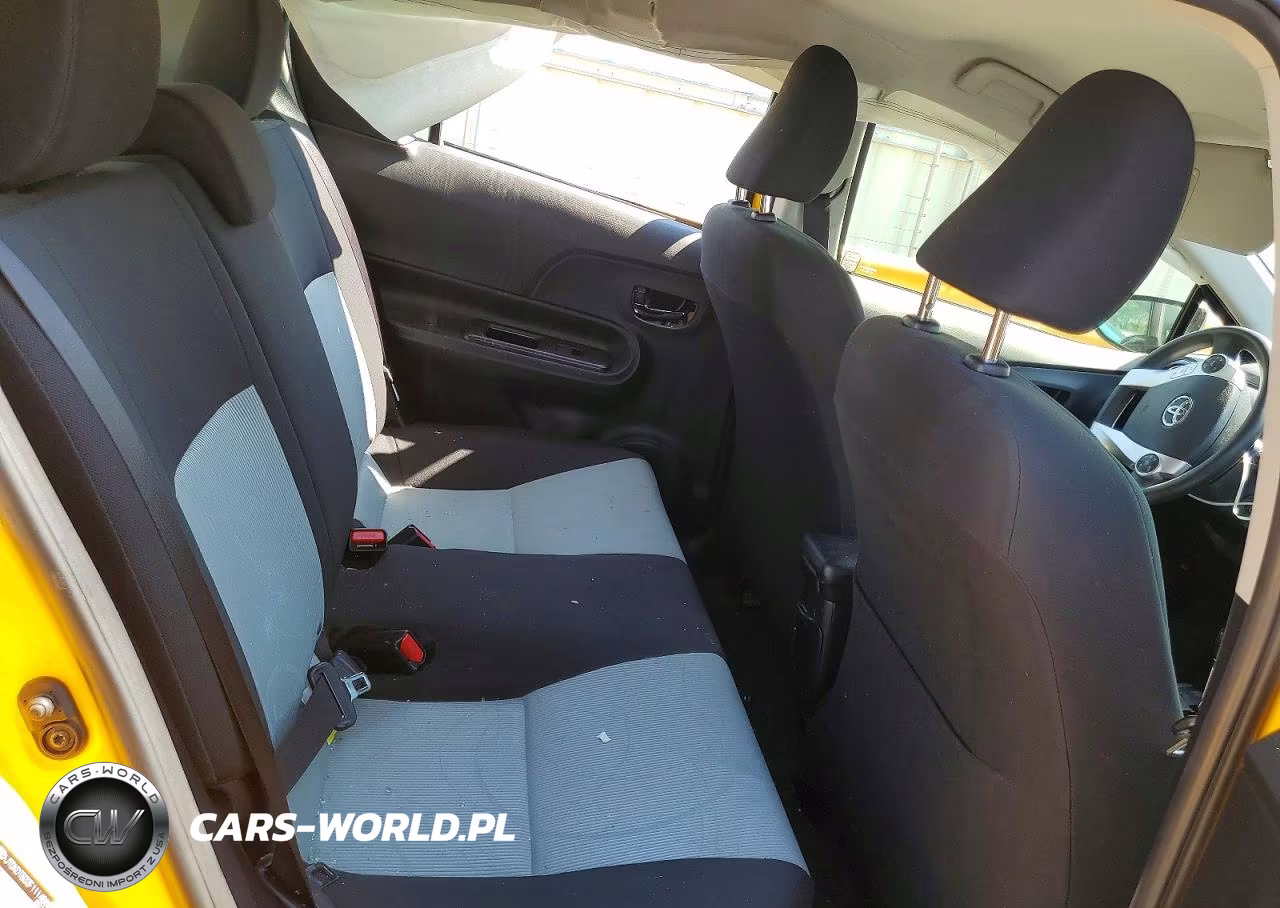 2015 Toyota Prius C Two VIN:JTDKDTB33F1114888 - 10