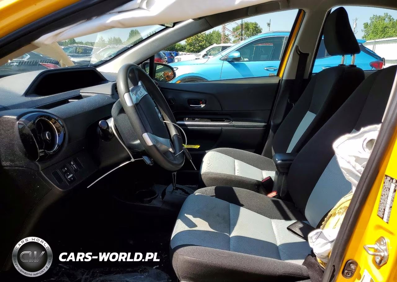 2015 Toyota Prius C Two VIN:JTDKDTB33F1114888 - 7