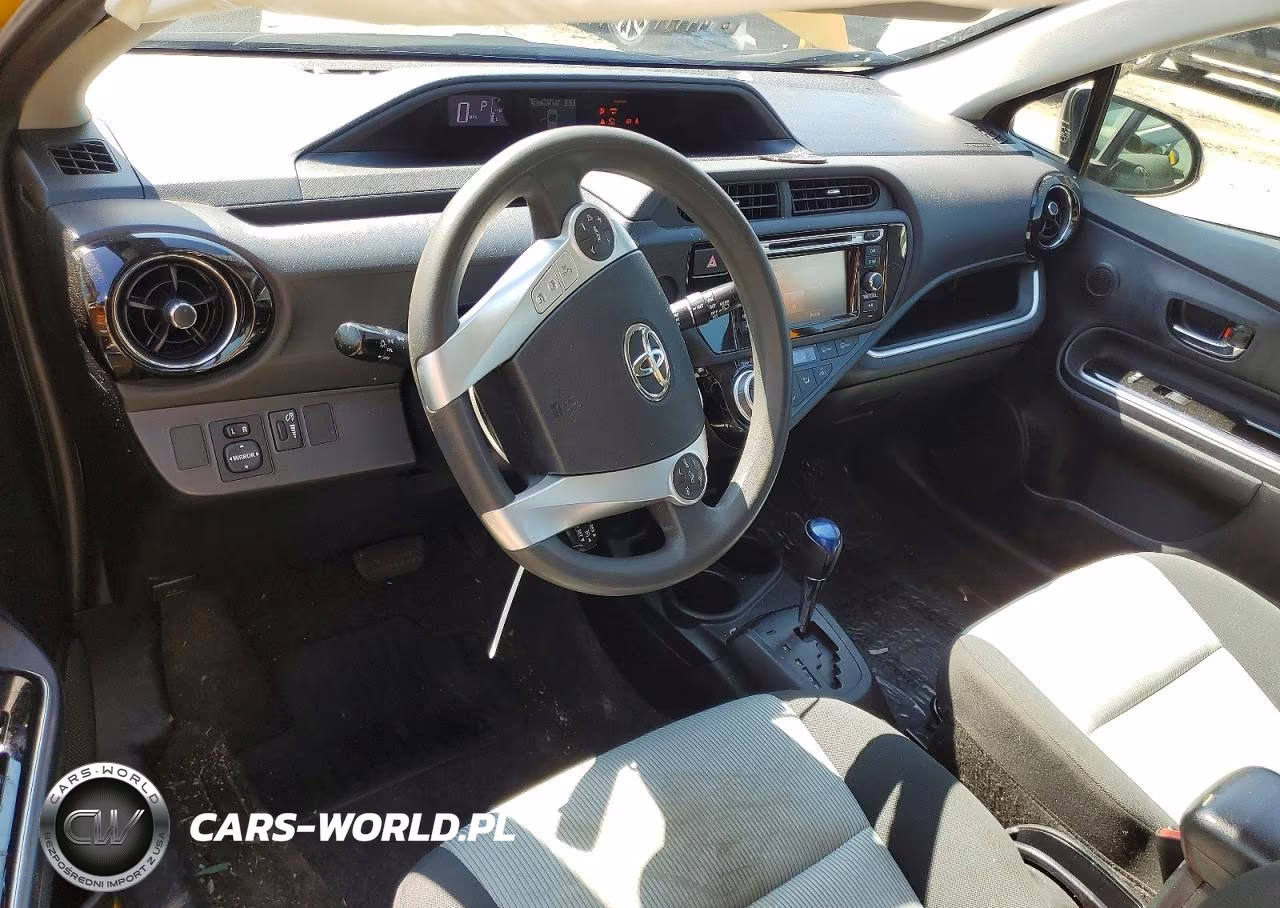 2015 Toyota Prius C Two VIN:JTDKDTB33F1114888 - 8