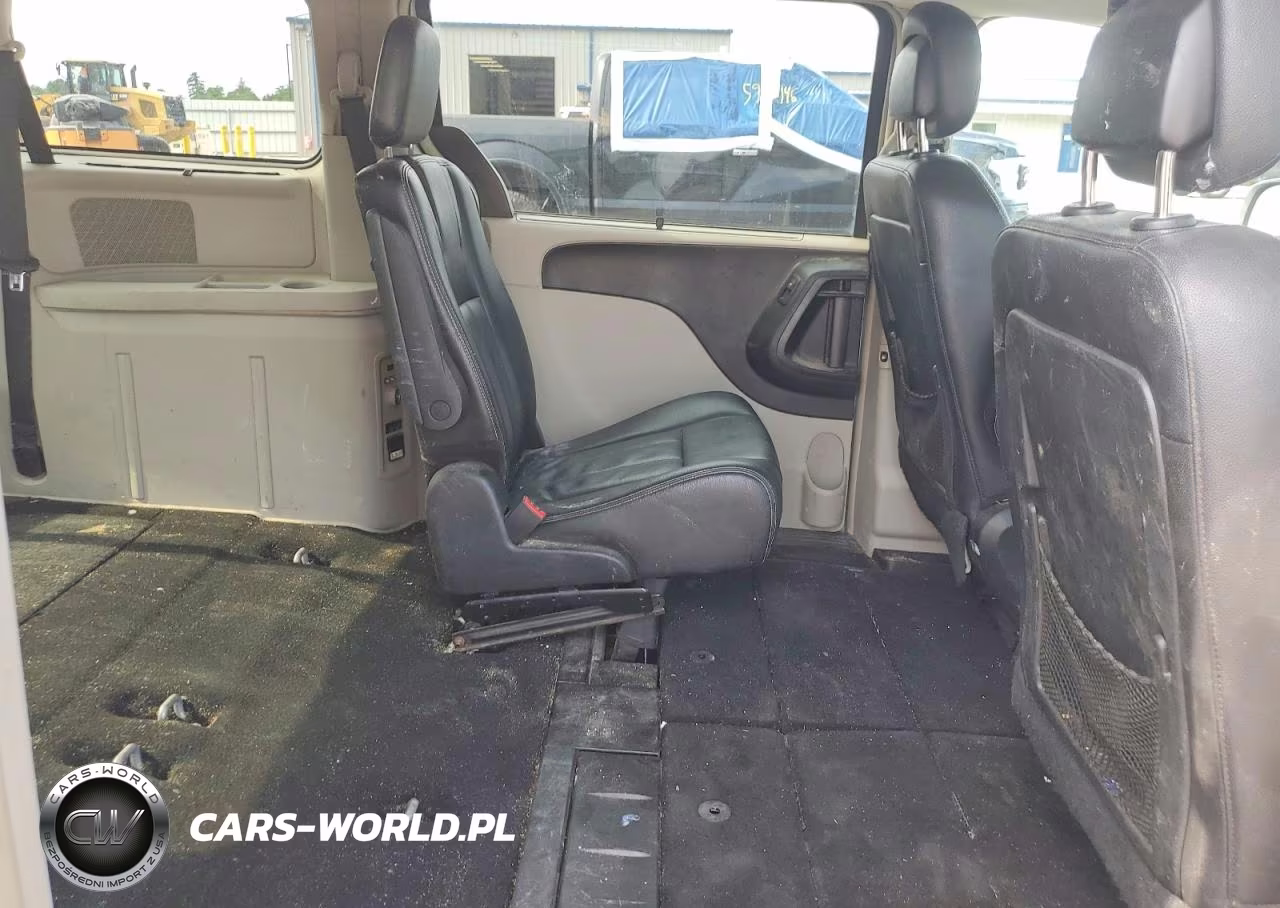 2015 Chrysler Town & Country Touring VIN:2C4RC1BG8FR582832 - 11