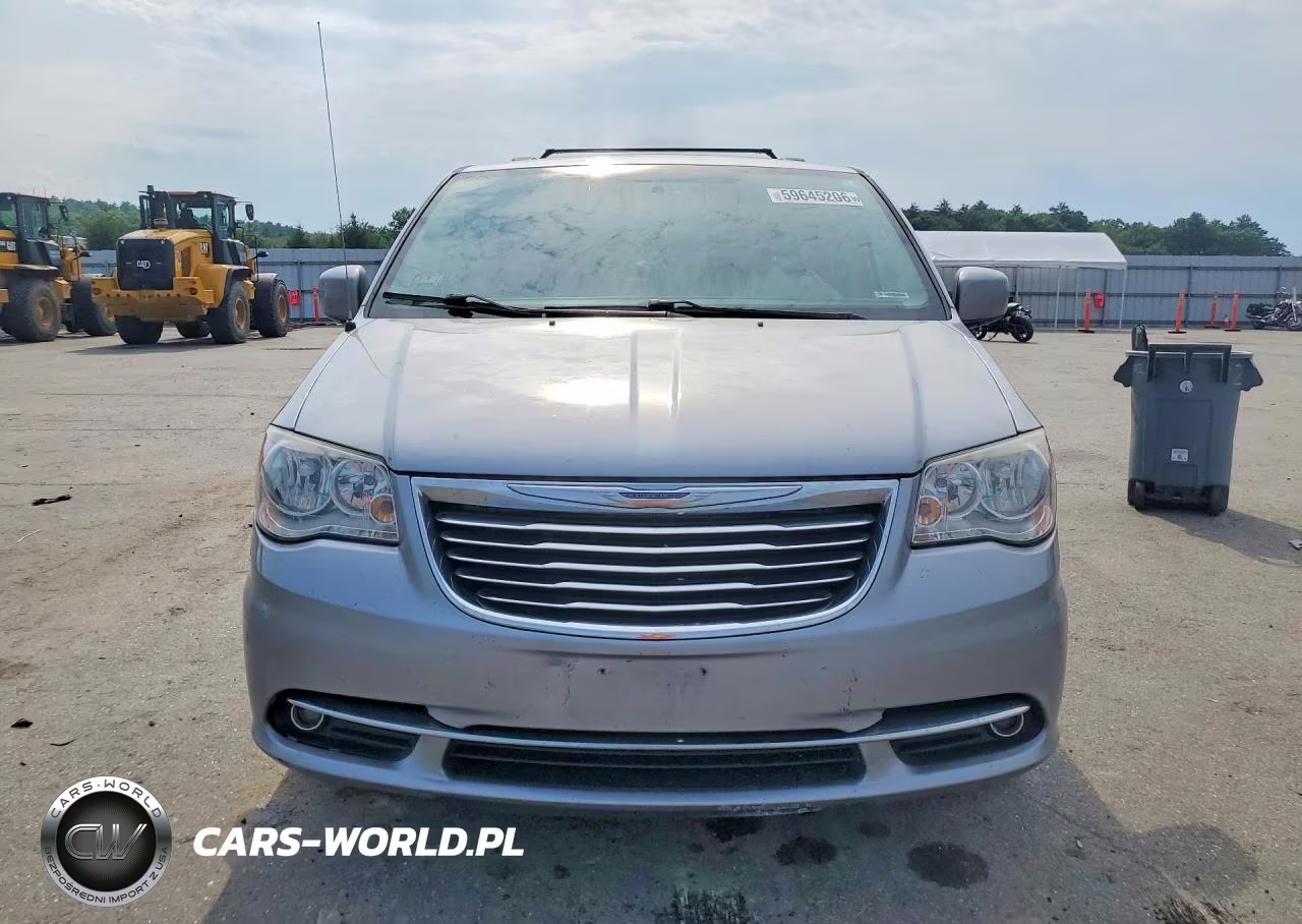 2015 Chrysler Town & Country Touring VIN:2C4RC1BG8FR582832 - 5