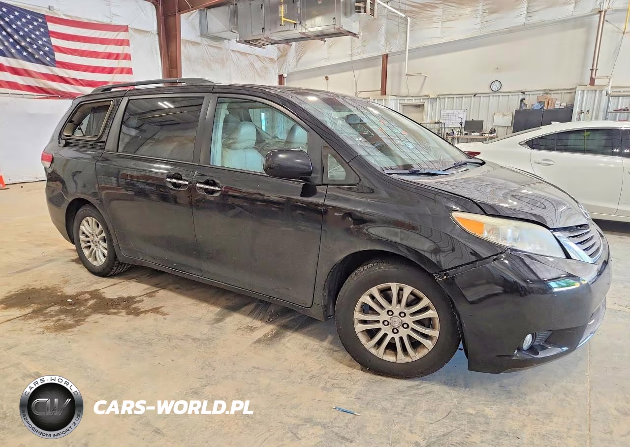 2011 Toyota Sienna Xle 8-Passenger VIN:5TDYK3DCXBS055820 - 4