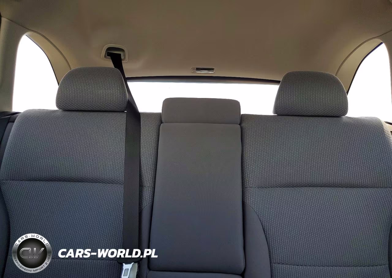 2018 Subaru Outback 2.5I Premium VIN:4S4BSACC6J3311992 - 10