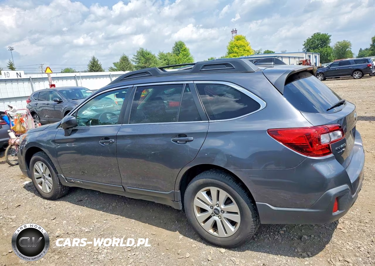 2018 Subaru Outback 2.5I Premium VIN:4S4BSACC6J3311992 - 2