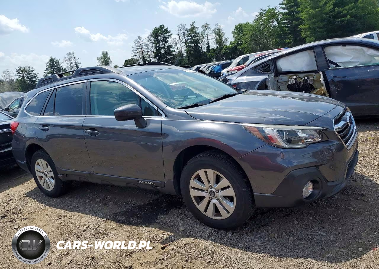 2018 Subaru Outback 2.5I Premium VIN:4S4BSACC6J3311992 - 4