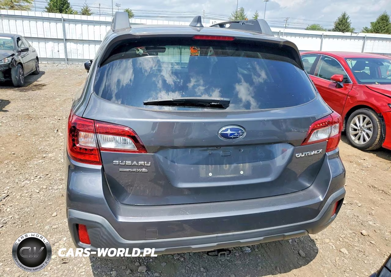 2018 Subaru Outback 2.5I Premium VIN:4S4BSACC6J3311992 - 6