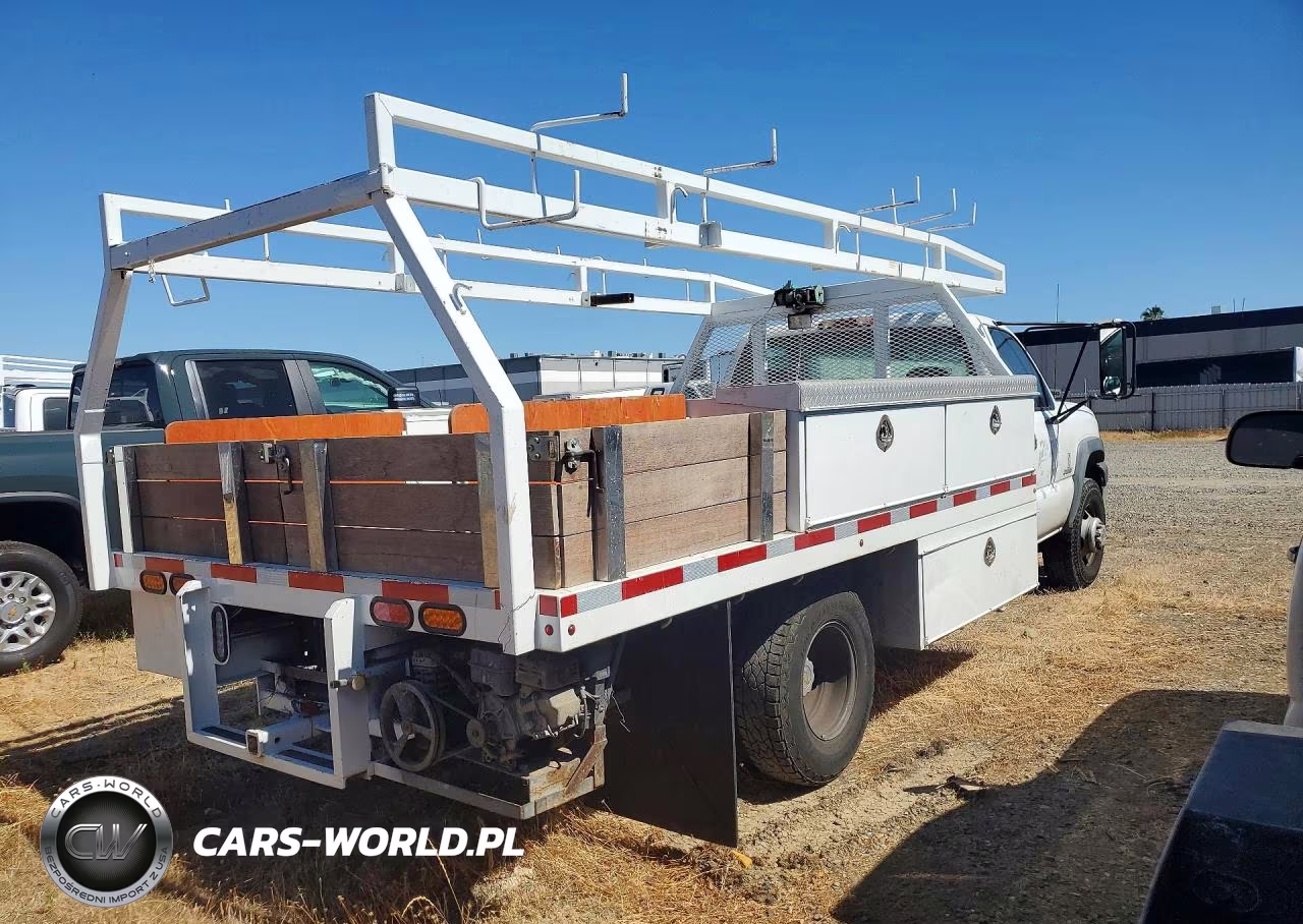 2004 Chevrolet Silverado C3500 VIN:1GBJC34UX4E304038 - 3