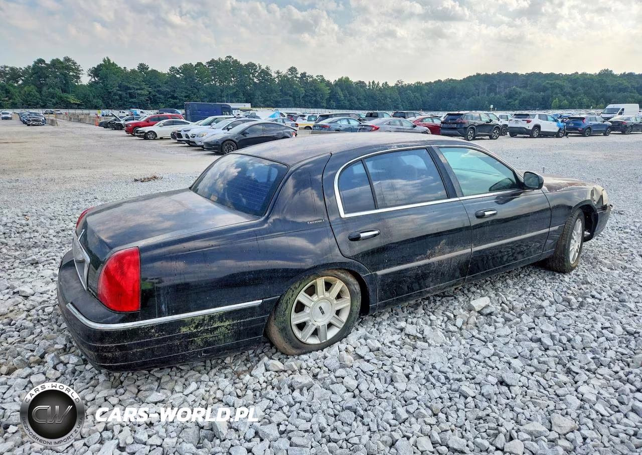 2008 Lincoln Town Car VIN:2LNHM84W08X624524 - 3