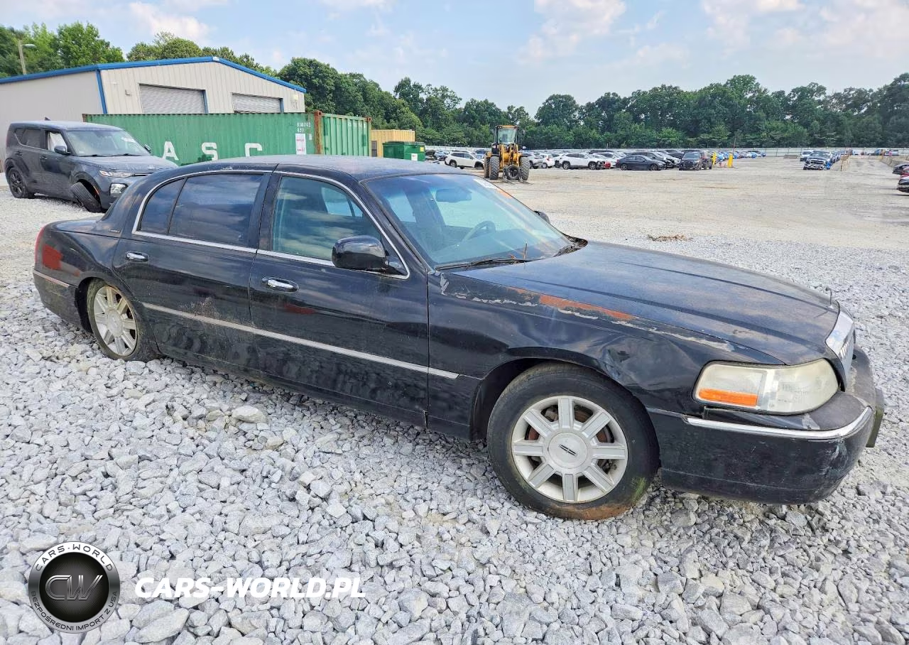 2008 Lincoln Town Car VIN:2LNHM84W08X624524 - 4