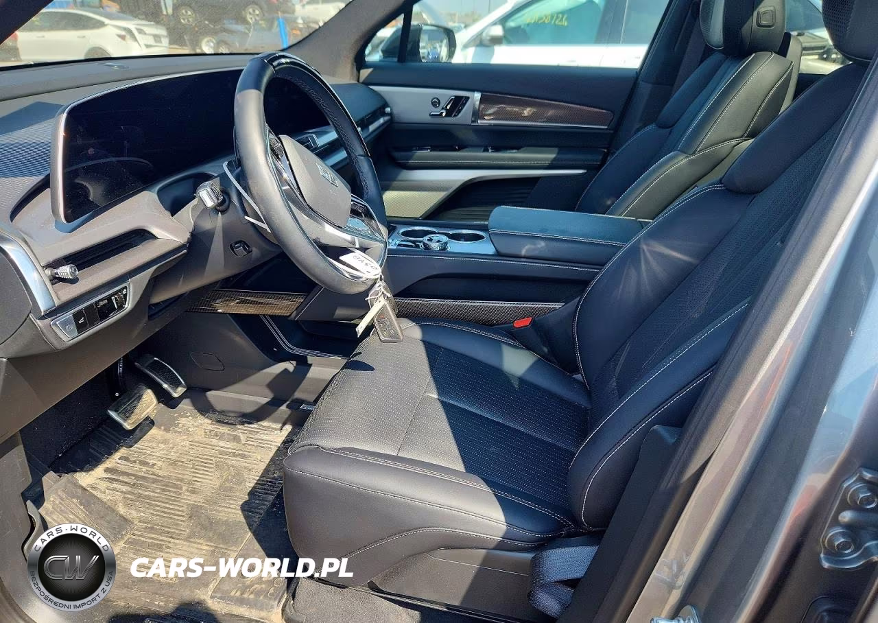 2026 Cadillac Vistiq Sport VIN:1GYC3NML2TZ705303 - 7
