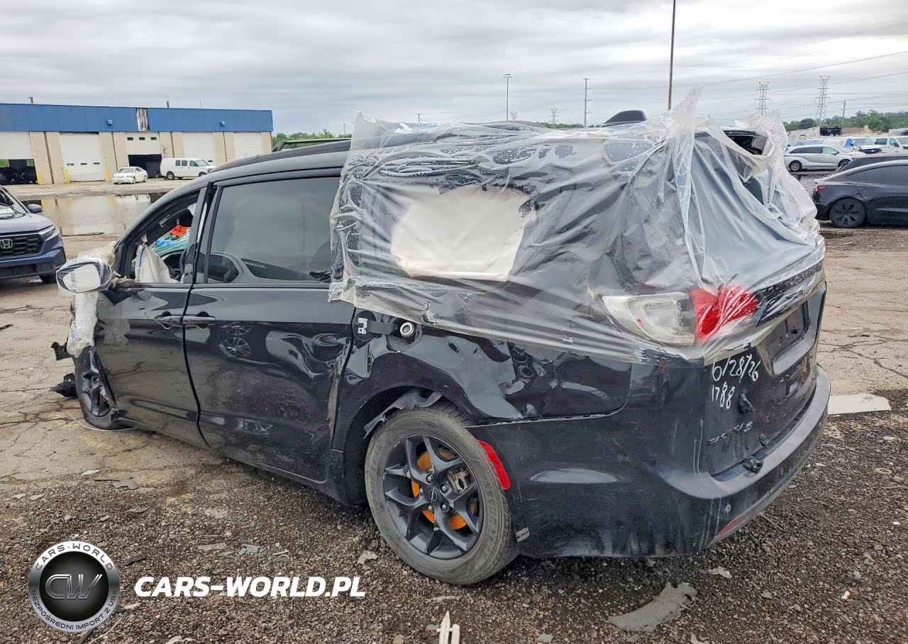 2018 Chrysler Pacifica Touring L Plus VIN:2C4RC1EG5JR291788 - 2