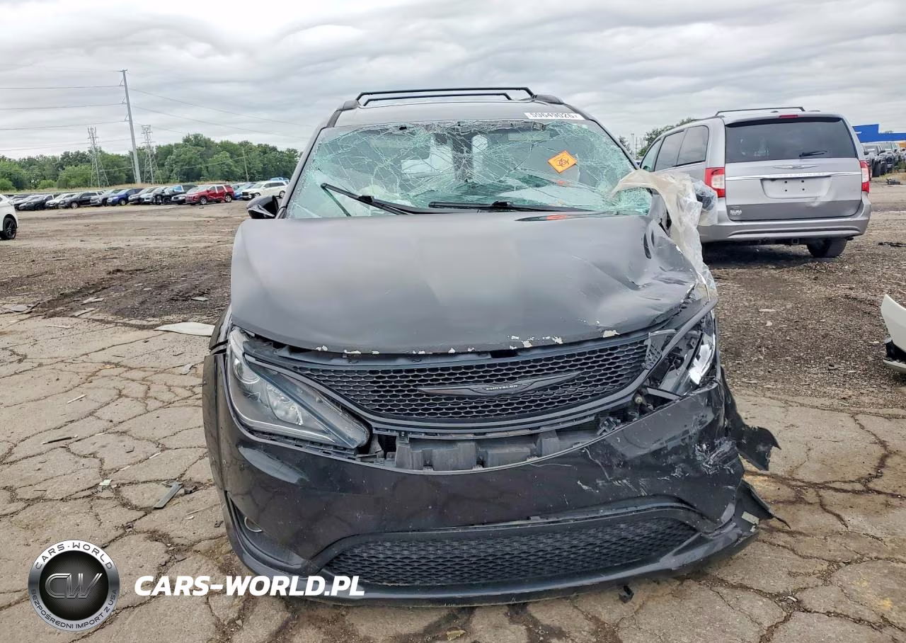 2018 Chrysler Pacifica Touring L Plus VIN:2C4RC1EG5JR291788 - 5