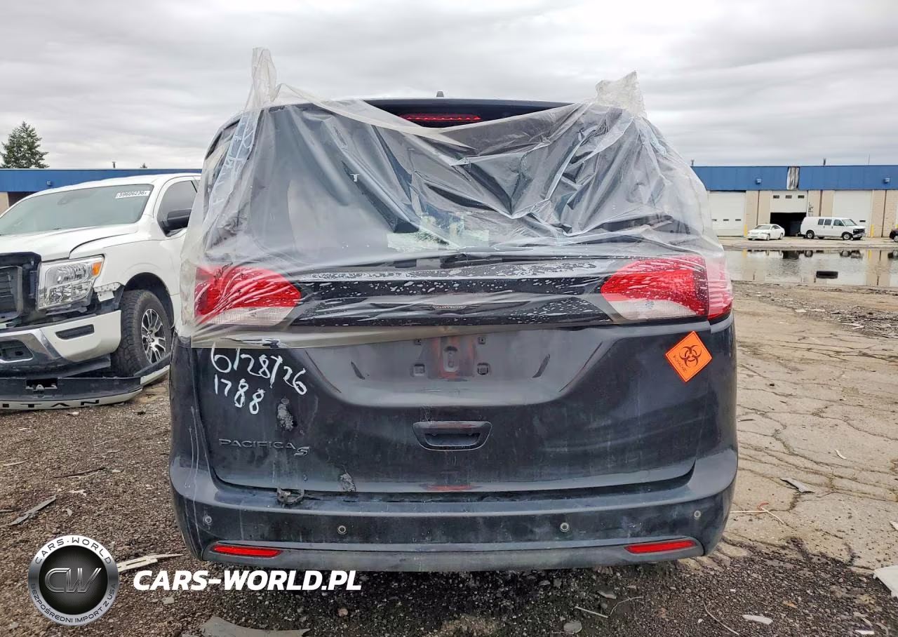 2018 Chrysler Pacifica Touring L Plus VIN:2C4RC1EG5JR291788 - 6