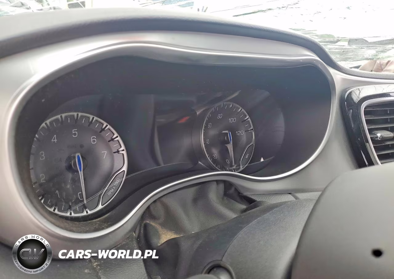 2018 Chrysler Pacifica Touring L Plus VIN:2C4RC1EG5JR291788 - 9