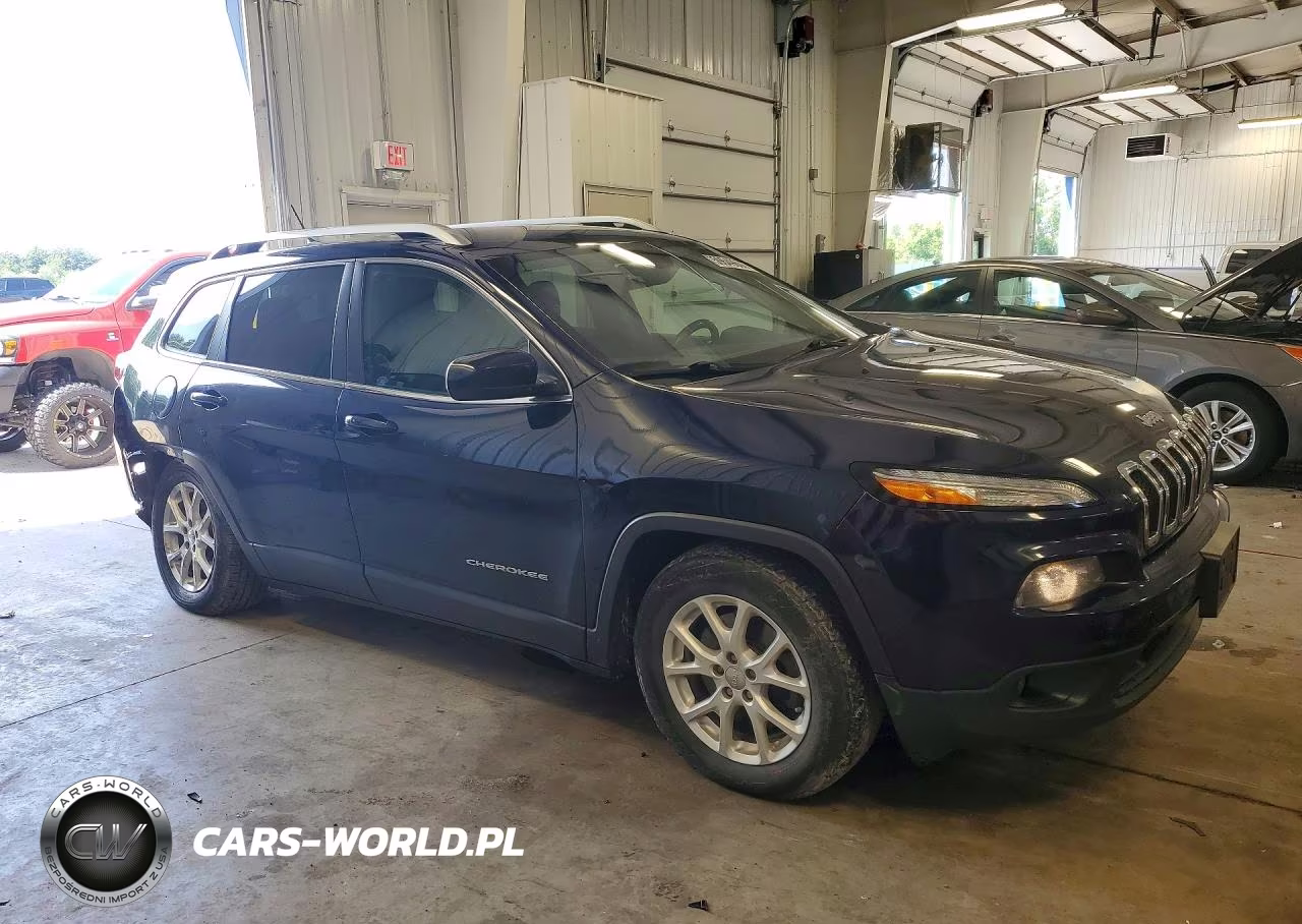 2015 Jeep Cherokee Latitude VIN:1C4PJMCS2FW572290 - 4