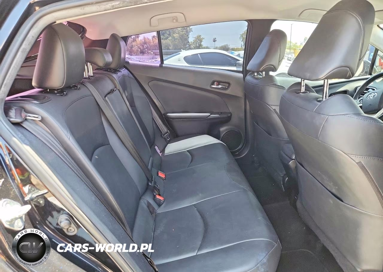 2016 Toyota Prius Four VIN:JTDKARFU8G3500923 - 10