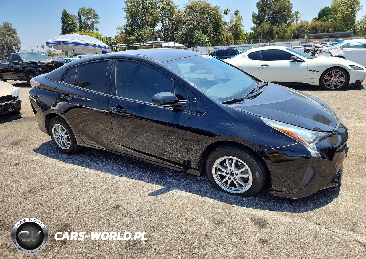 2016 Toyota Prius Four VIN:JTDKARFU8G3500923 - 4