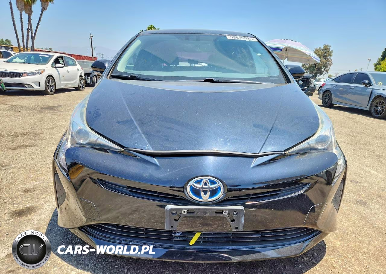2016 Toyota Prius Four VIN:JTDKARFU8G3500923 - 5