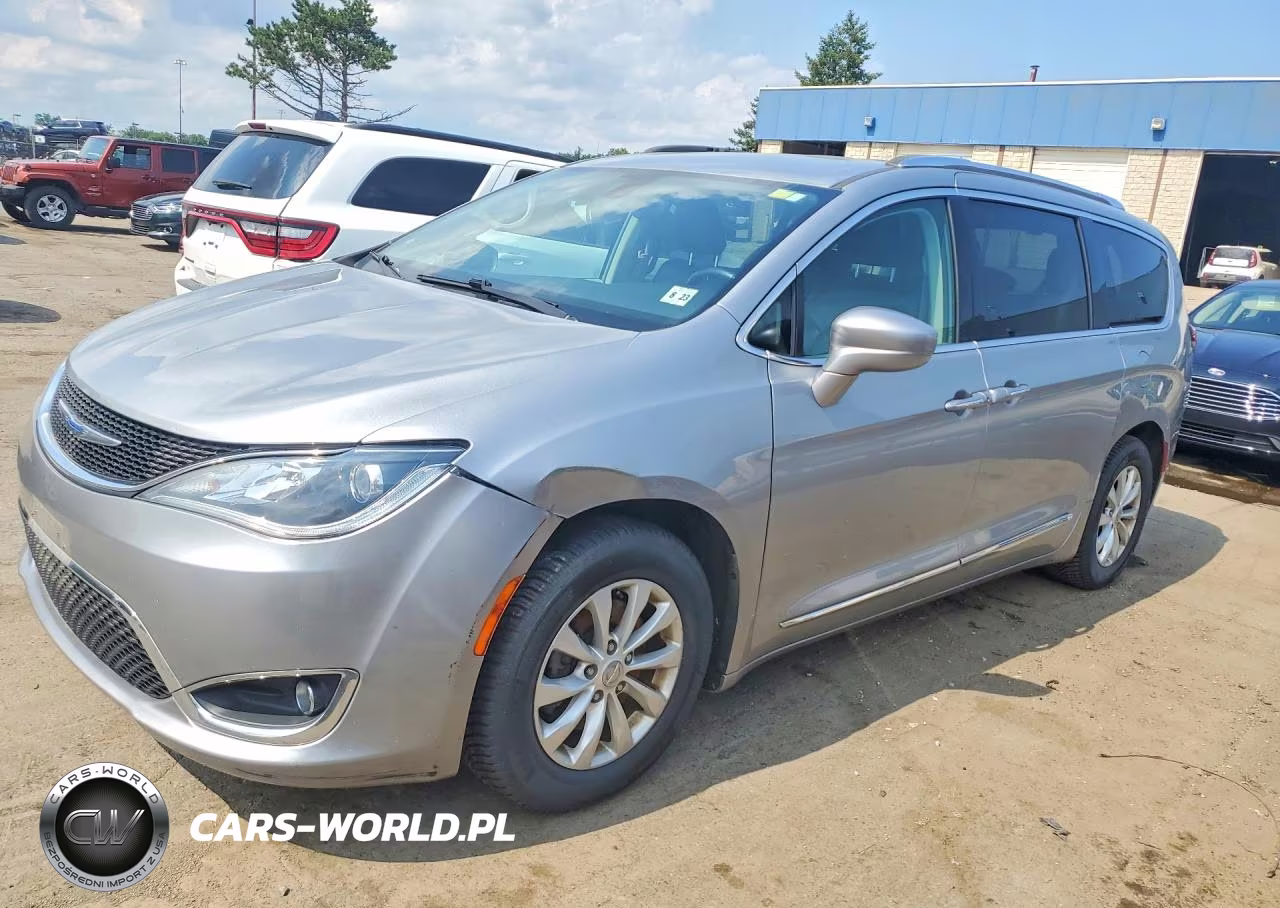 2018 Chrysler Pacifica Touring L VIN:2C4RC1BG8JR353446 - 1