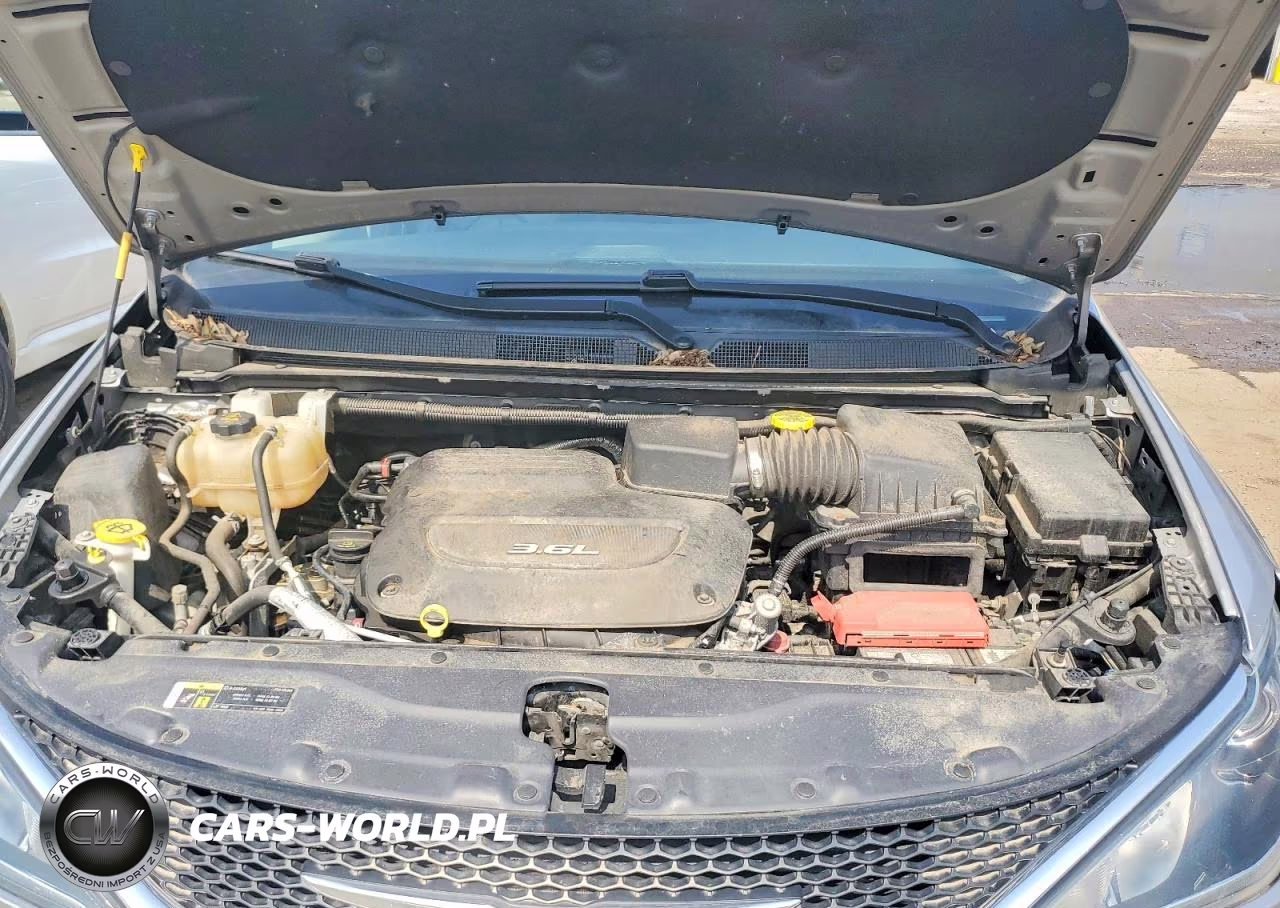 2018 Chrysler Pacifica Touring L VIN:2C4RC1BG8JR353446 - 12