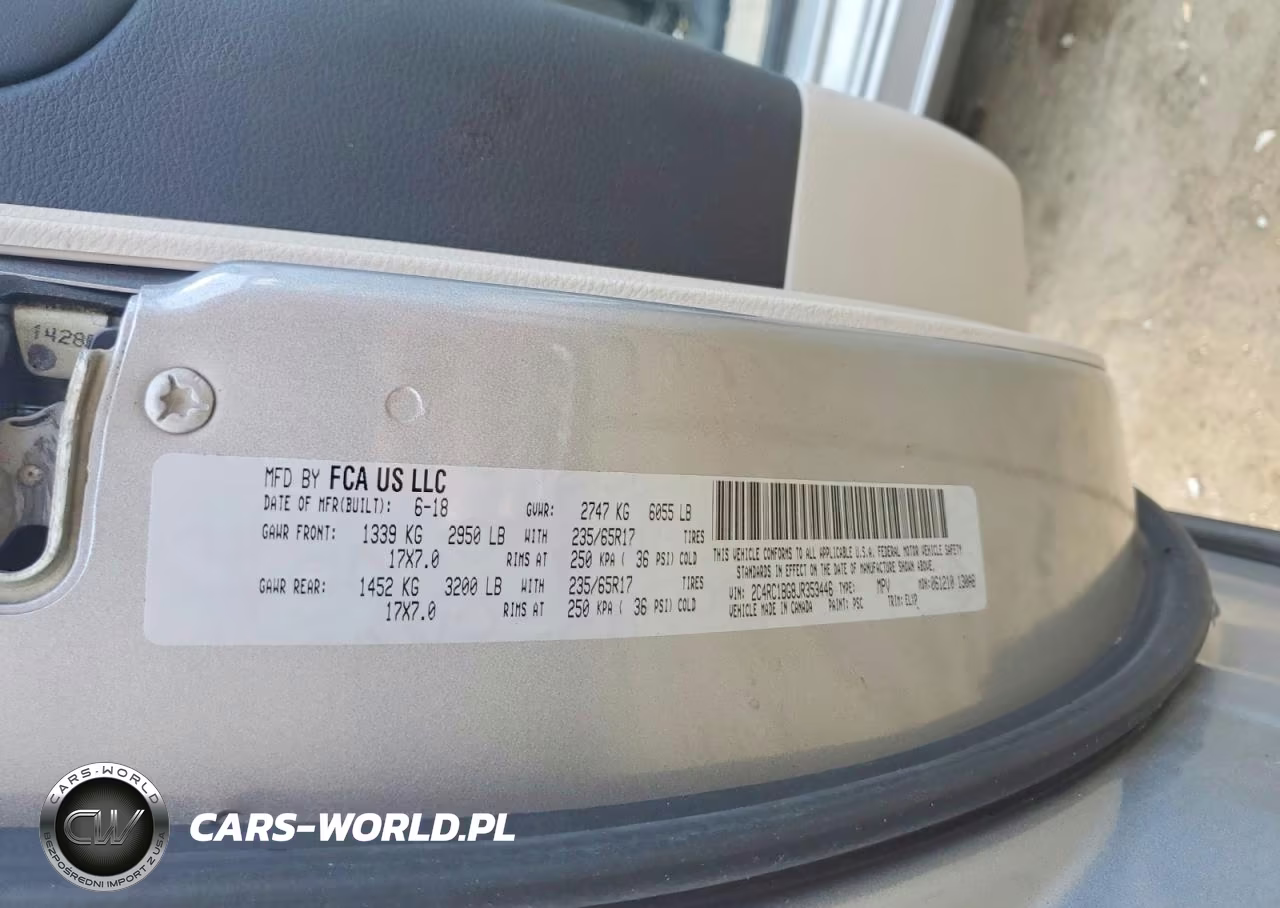 2018 Chrysler Pacifica Touring L VIN:2C4RC1BG8JR353446 - 13
