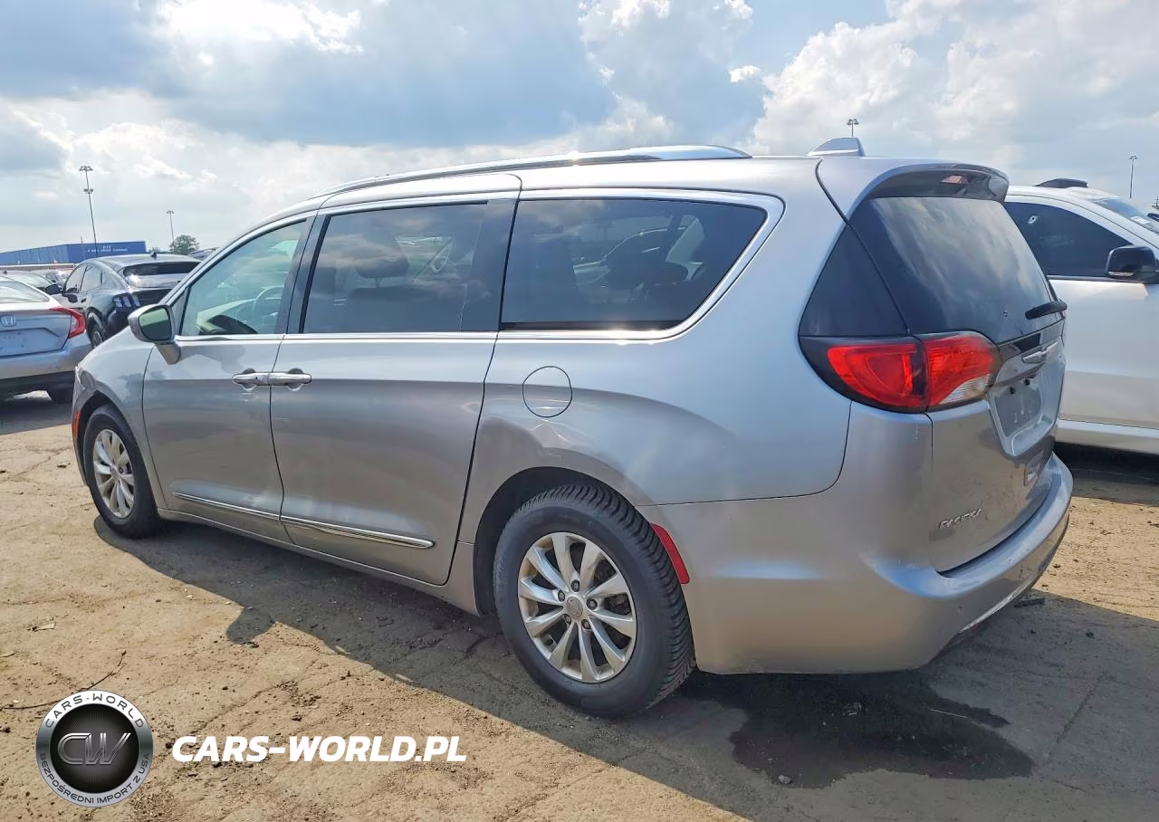 2018 Chrysler Pacifica Touring L VIN:2C4RC1BG8JR353446 - 2