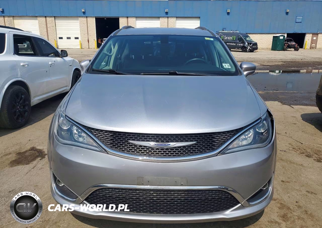 2018 Chrysler Pacifica Touring L VIN:2C4RC1BG8JR353446 - 5