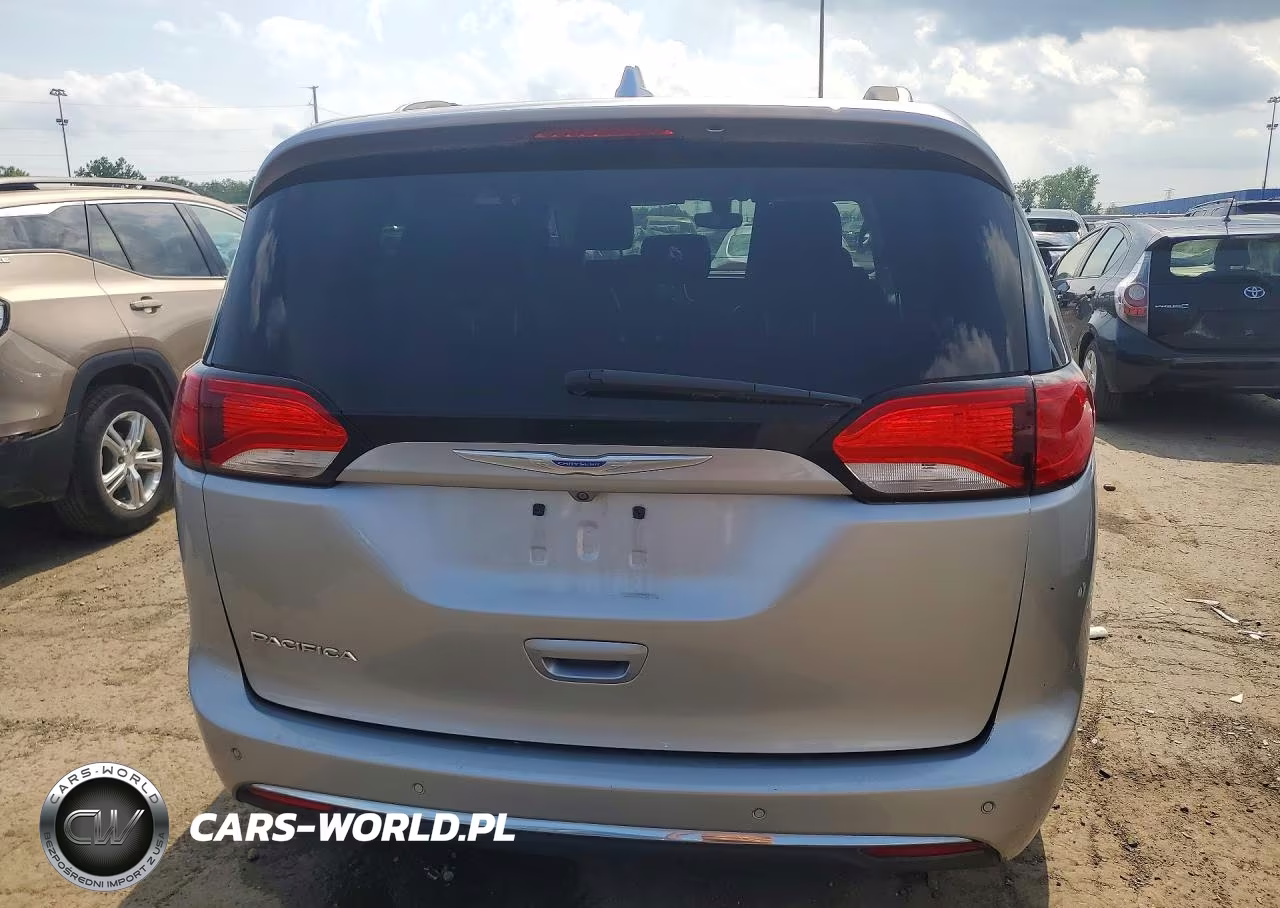 2018 Chrysler Pacifica Touring L VIN:2C4RC1BG8JR353446 - 6