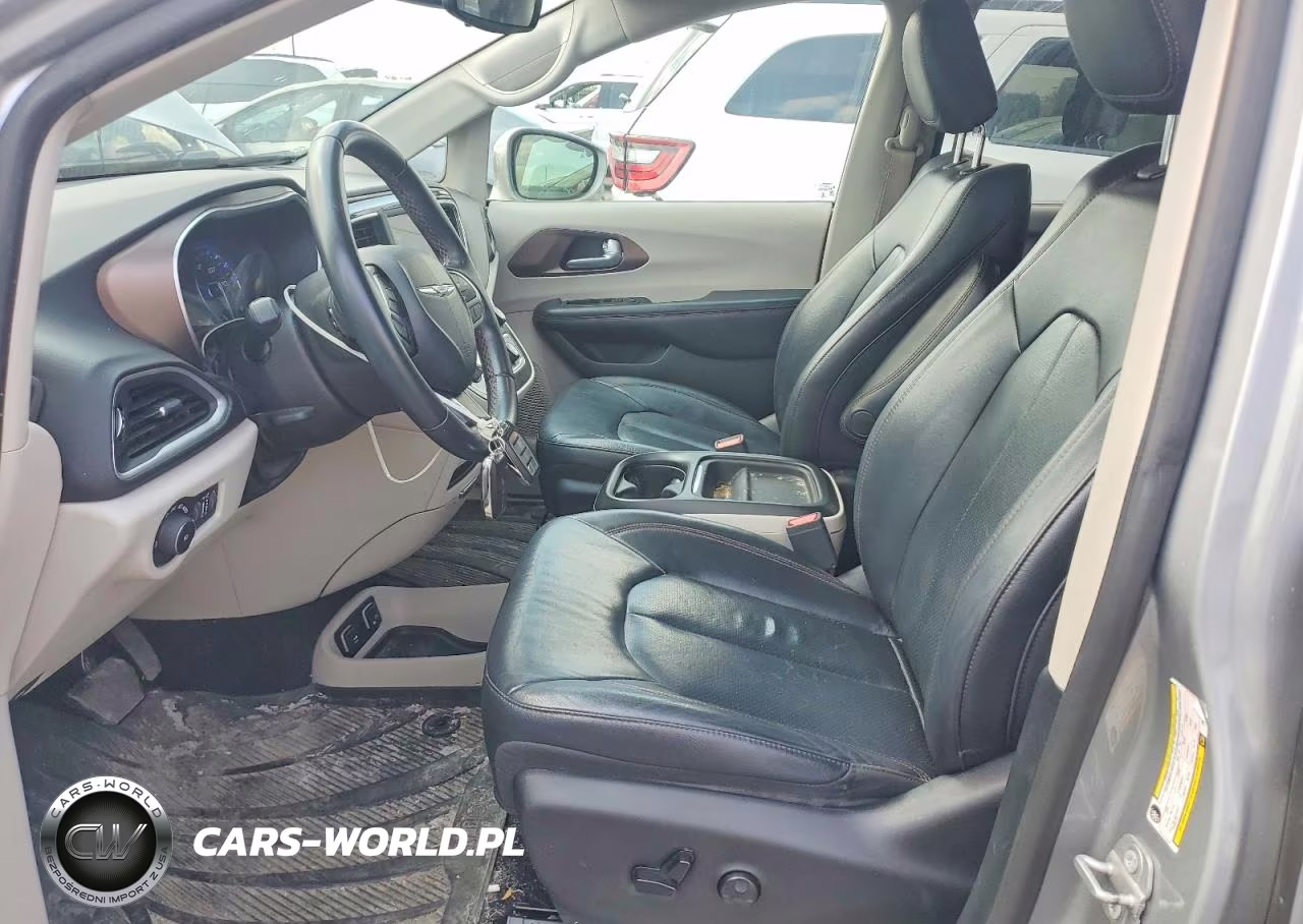 2018 Chrysler Pacifica Touring L VIN:2C4RC1BG8JR353446 - 7