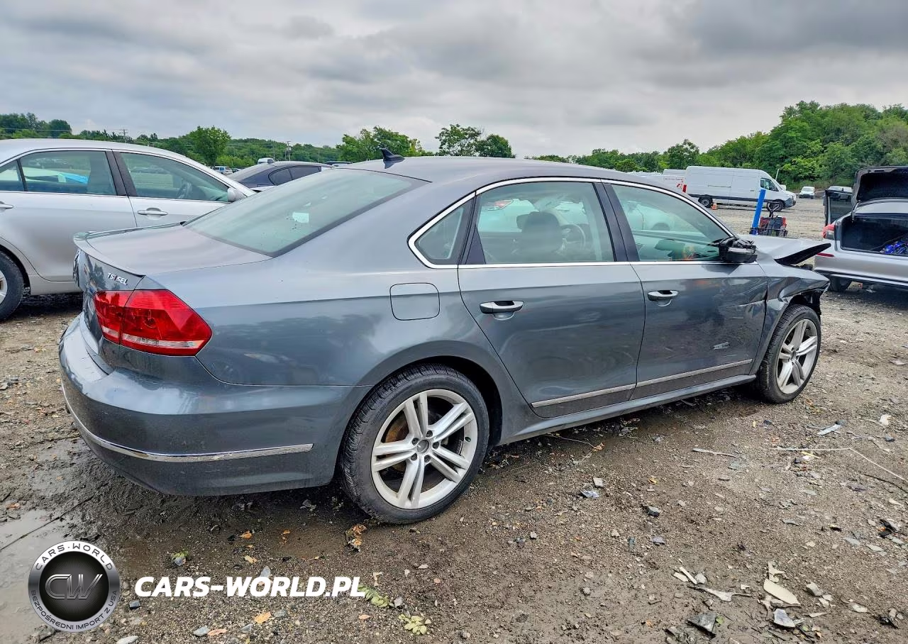 2015 Volkswagen Passat Sel VIN:1VWCS7A34FC116671 - 3