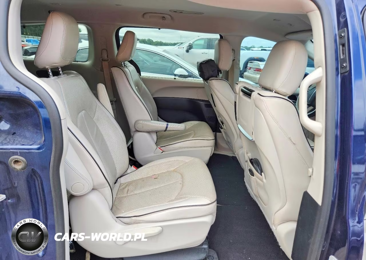 2018 Chrysler Pacifica Hybrid Limited VIN:2C4RC1N76JR144895 - 10