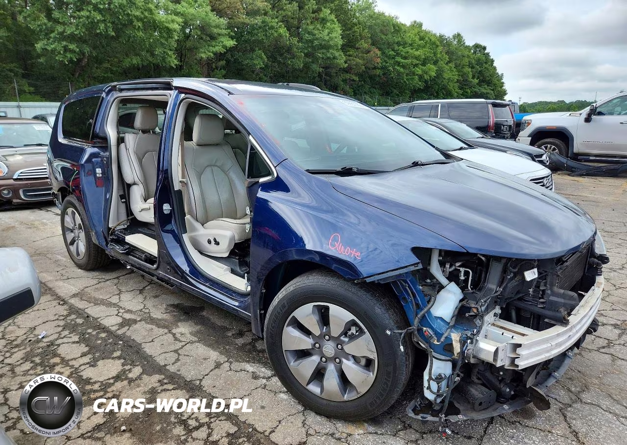 2018 Chrysler Pacifica Hybrid Limited VIN:2C4RC1N76JR144895 - 4
