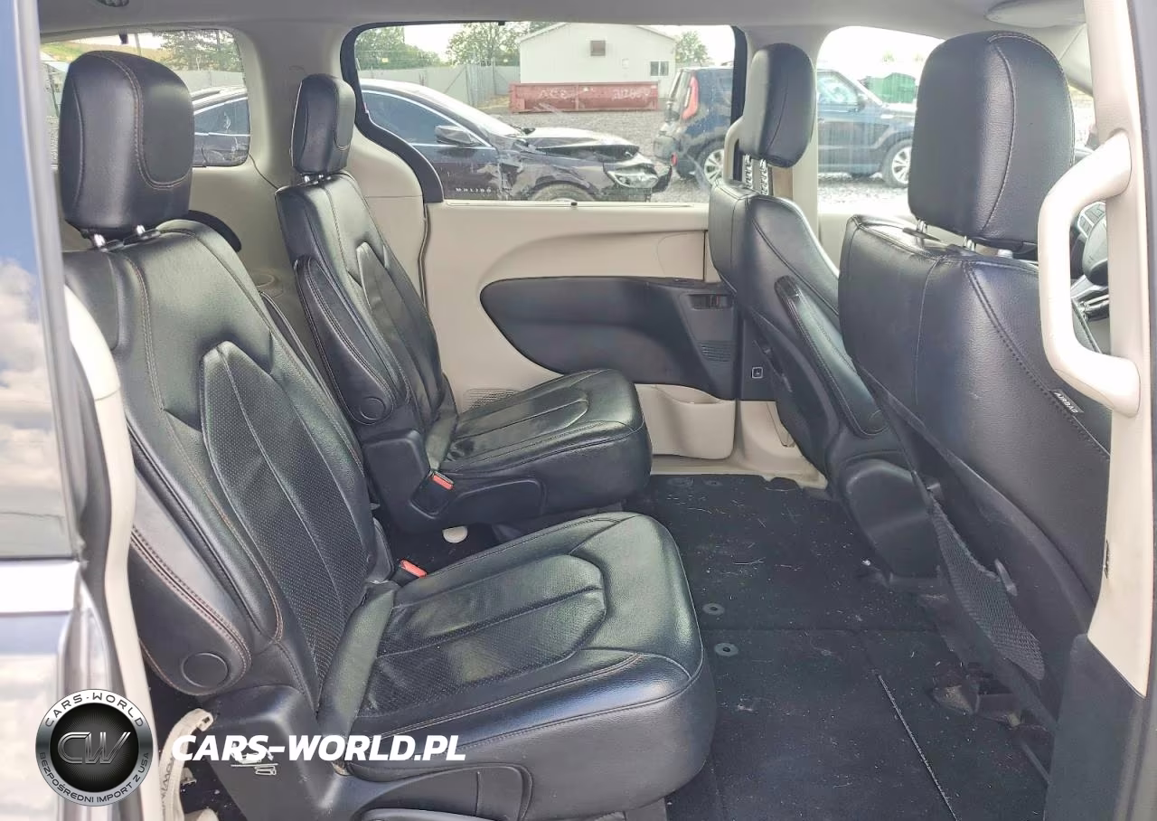 2018 Chrysler Pacifica Touring L VIN:2C4RC1BG0JR149563 - 11