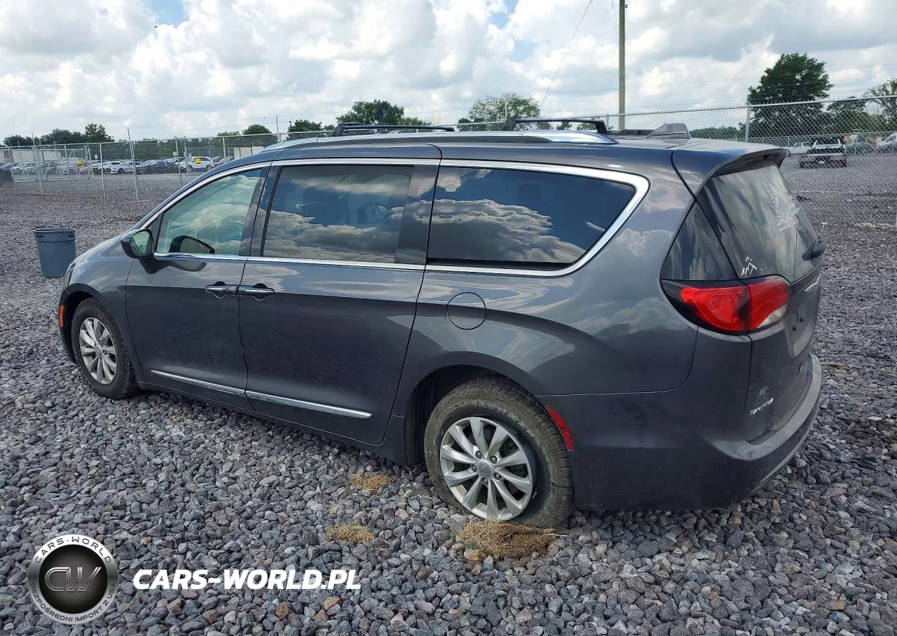 2018 Chrysler Pacifica Touring L VIN:2C4RC1BG0JR149563 - 2