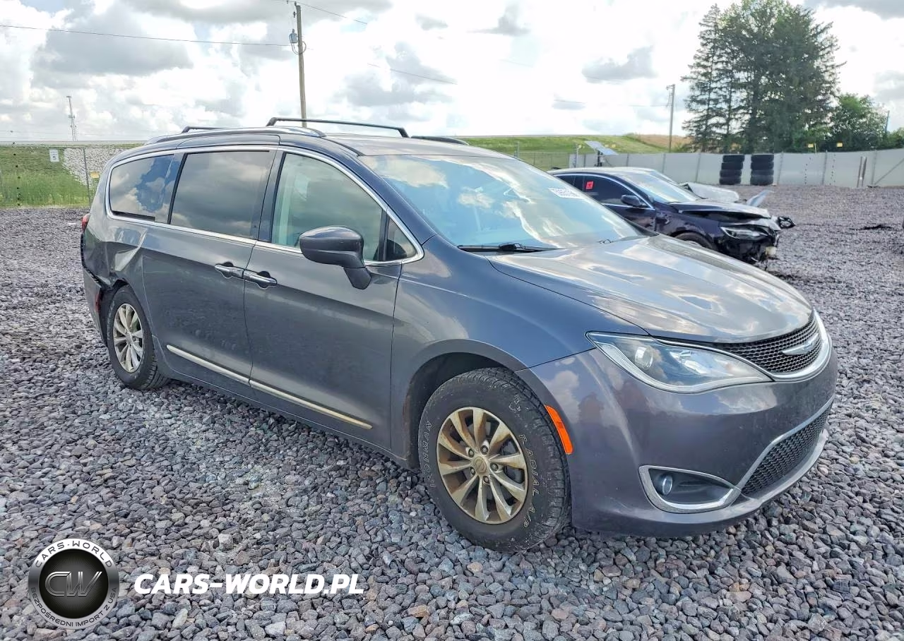 2018 Chrysler Pacifica Touring L VIN:2C4RC1BG0JR149563 - 4