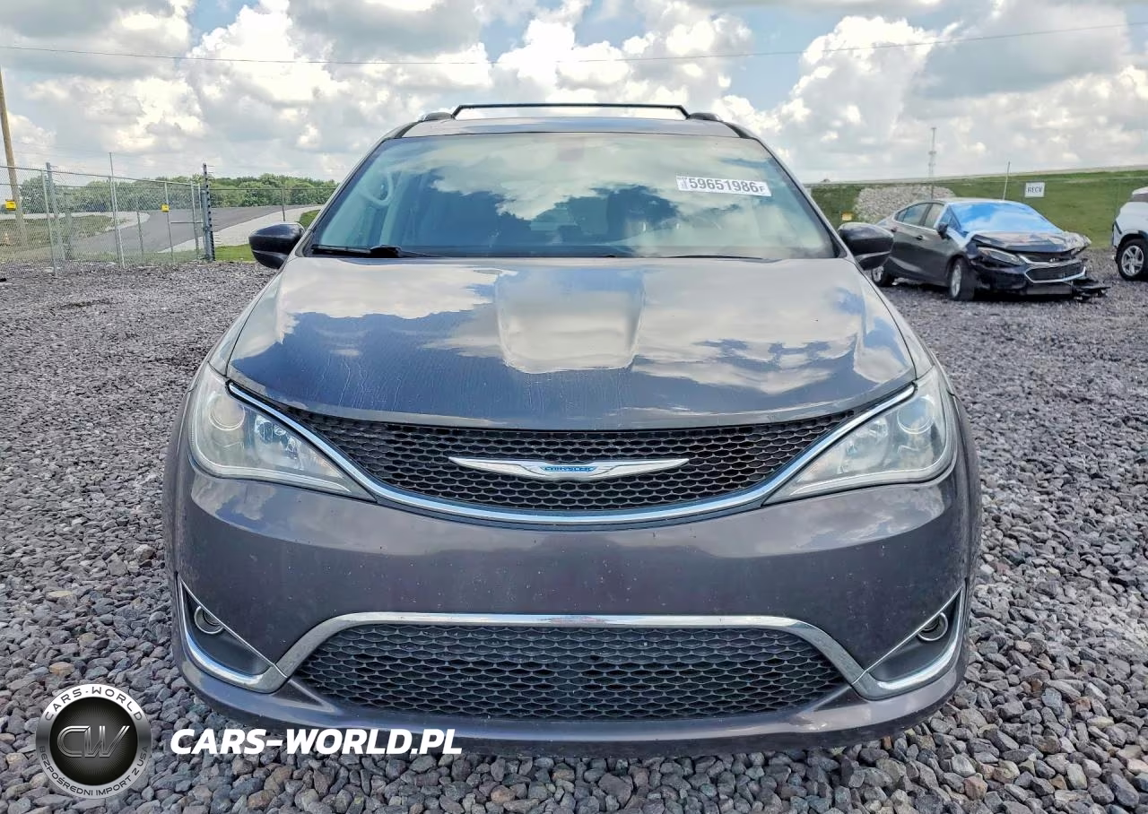 2018 Chrysler Pacifica Touring L VIN:2C4RC1BG0JR149563 - 5