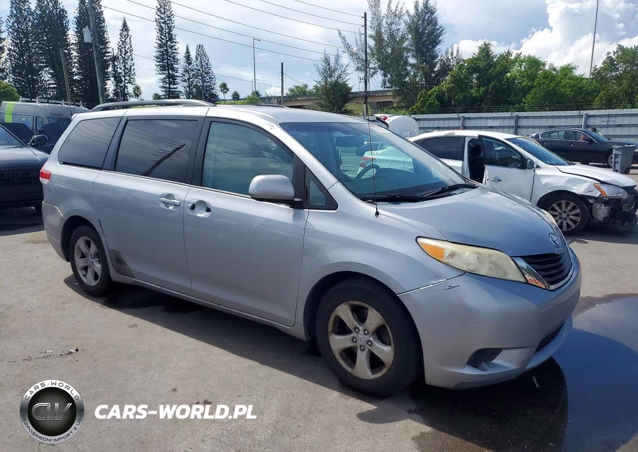 2014 Toyota Sienna Le VIN:5TDKK3DC6ES451088 - 4