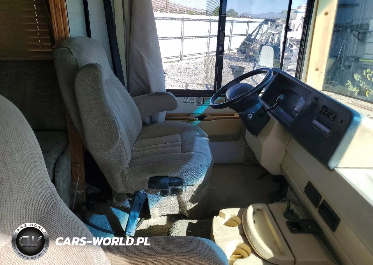 2002 Winnebago Sightseer Camper VIN:1FCMF53S520A05952 - 5