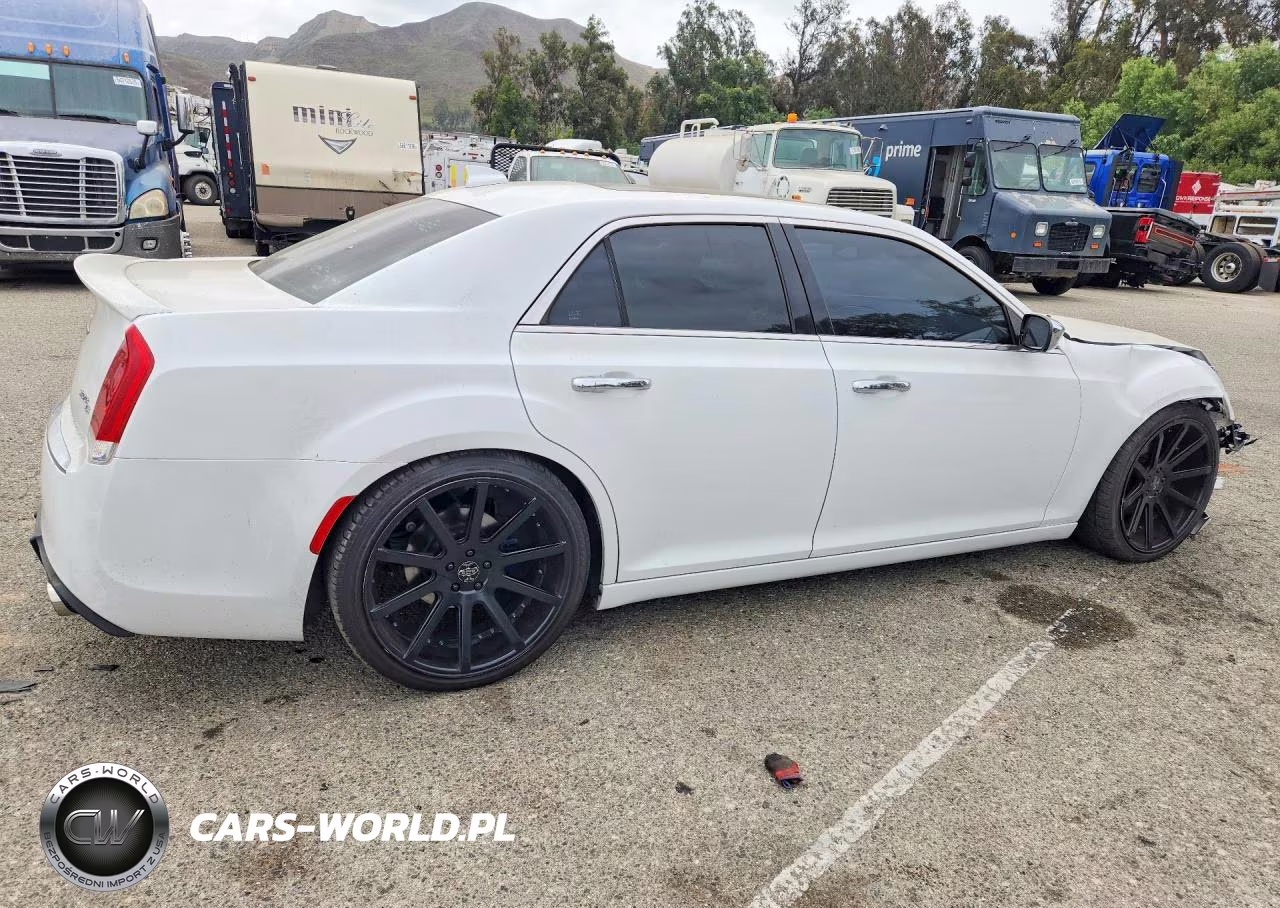2015 Chrysler 300C VIN:2C3CCAEGXFH766147 - 3