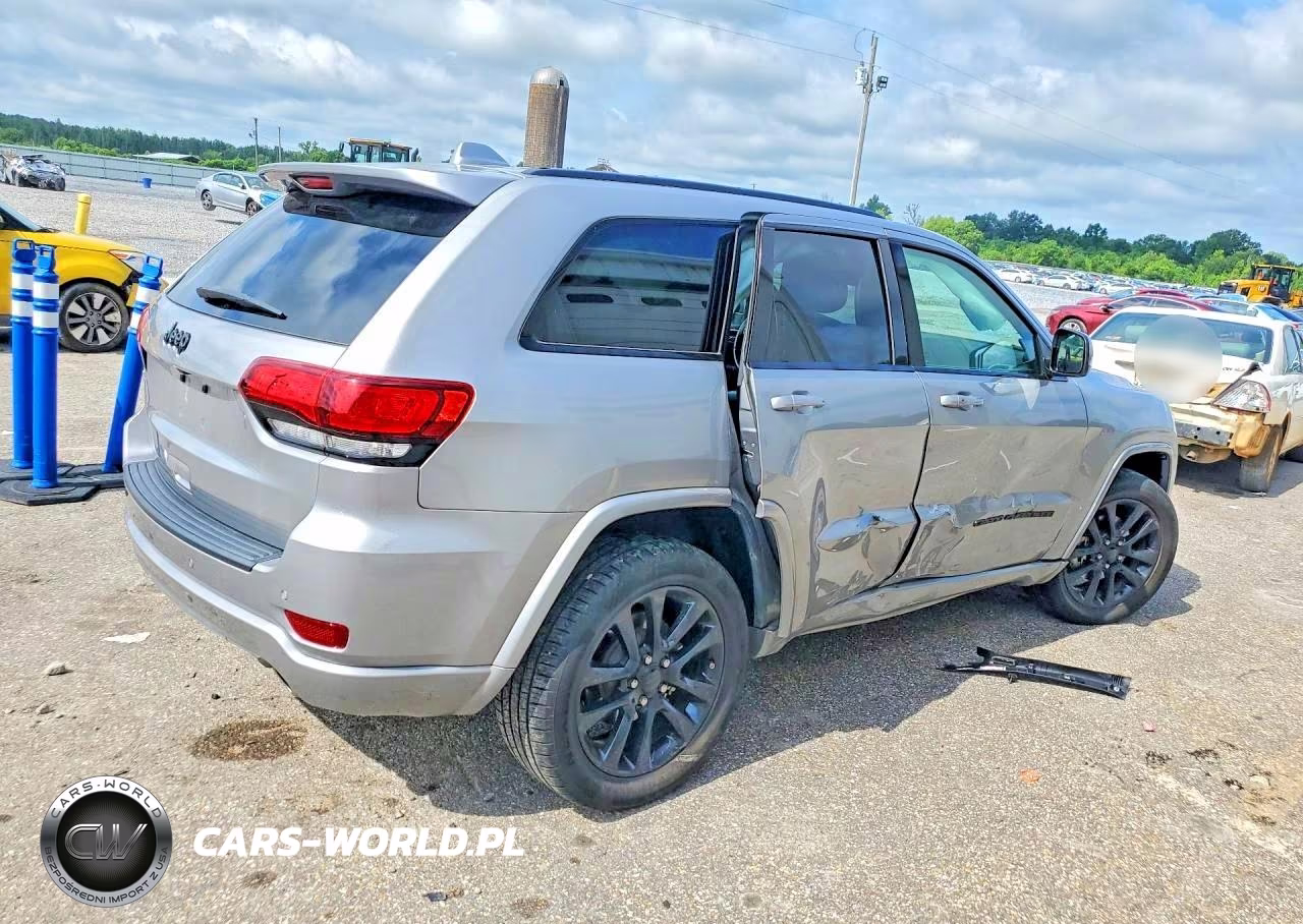 2020 Jeep Grand Cherokee Laredo VIN:1C4RJEAG5LC328790 - 3