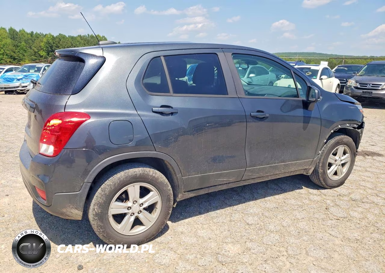 2019 Chevrolet Trax Ls VIN:3GNCJNSB4KL255270 - 3