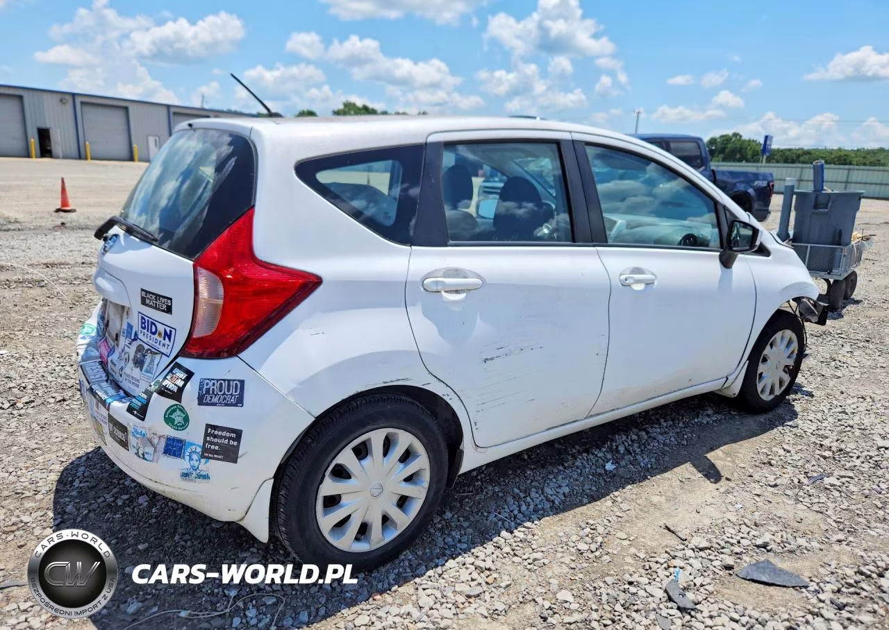 2016 Nissan Versa Note S VIN:3N1CE2CP7GL386922 - 3