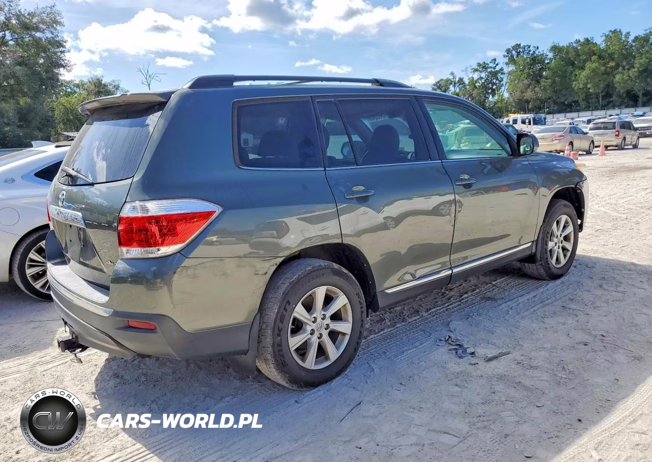 2013 Toyota Highlander Plus VIN:5TDBK3EH0DS188590 - 3