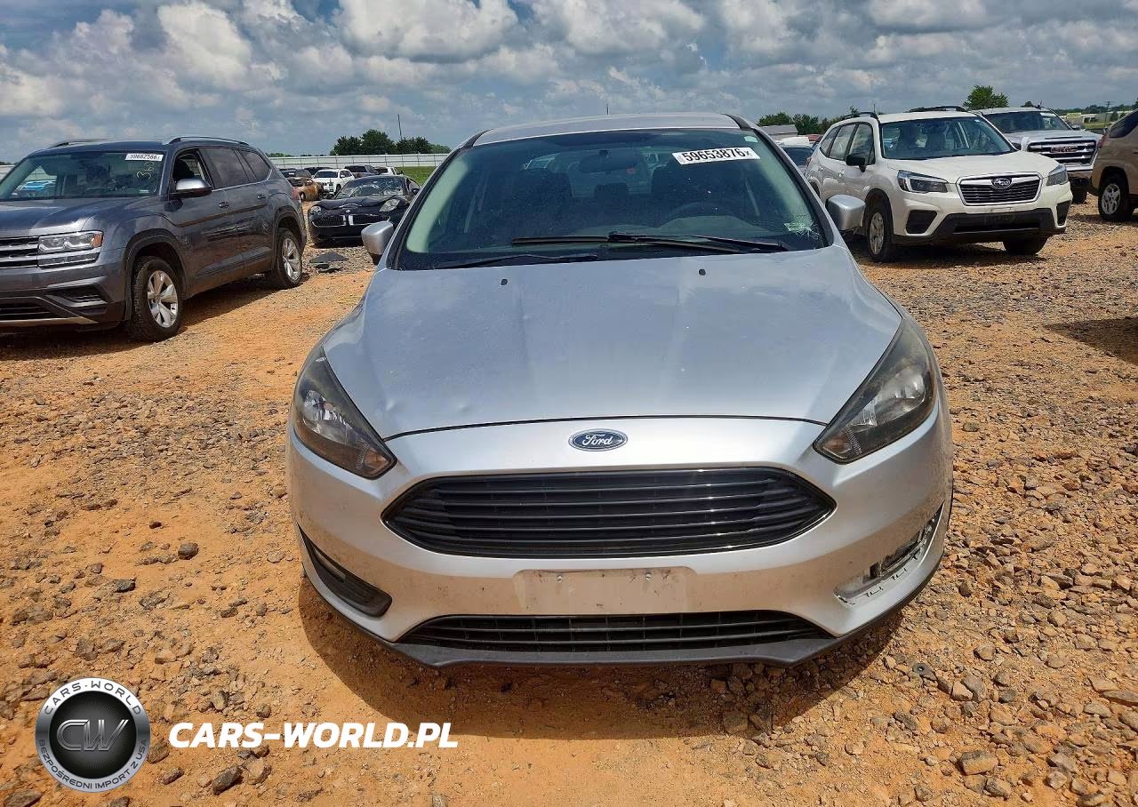 2017 Ford Focus Se VIN:1FADP3FE9HL318989 - 5